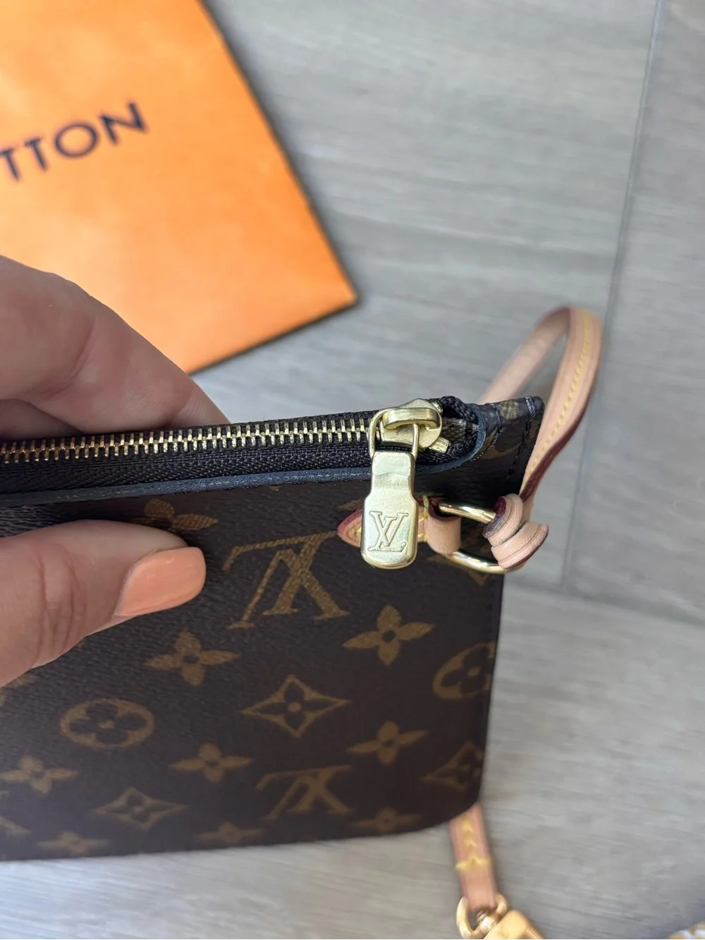 Authentic Louis Vuitton Neverfull GM beige lining wristlet